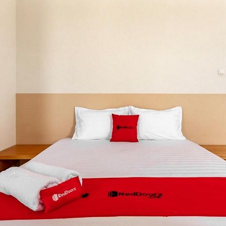 Hotel Reddoorz Syariah @ Kebraon Surabaya Exterior foto
