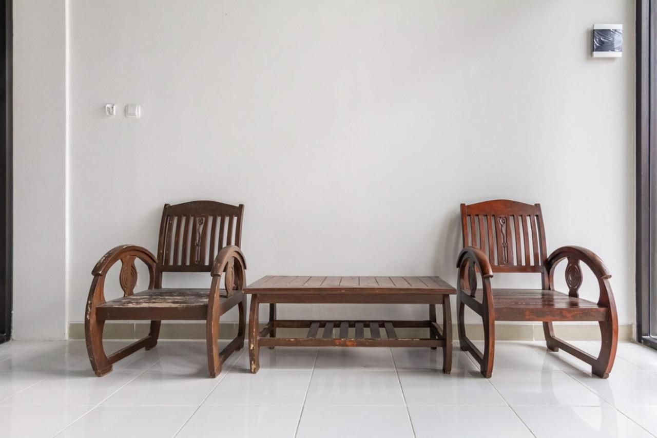Hotel Reddoorz Syariah @ Kebraon Surabaya Exterior foto